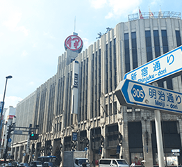 新宿3丁目プラスの外観写真