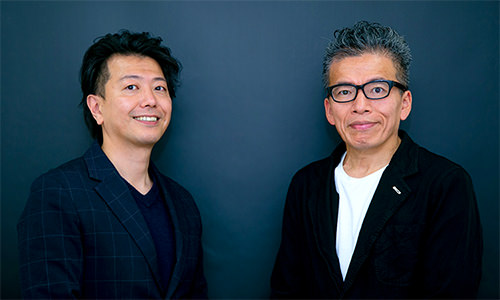 写真：株式会社カスタマープラス 運営責任者 棟田 幸路（左）、代表取締役社長 小林 一也（右）